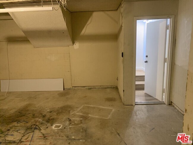 Building Photo - 4561 Alla Rd