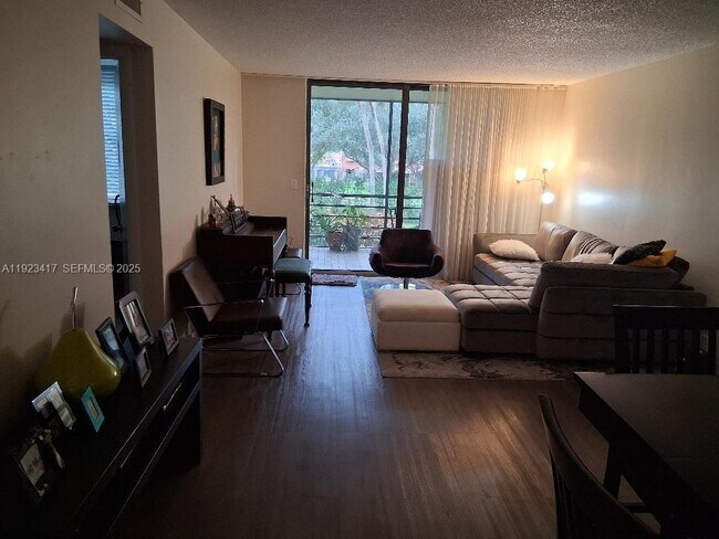 Building Photo - 1400 St Charles Pl