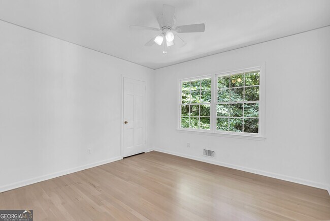 Building Photo - 5095 S Trimble Rd