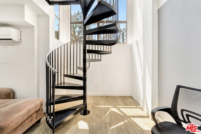 Building Photo - 10982 Roebling Ave