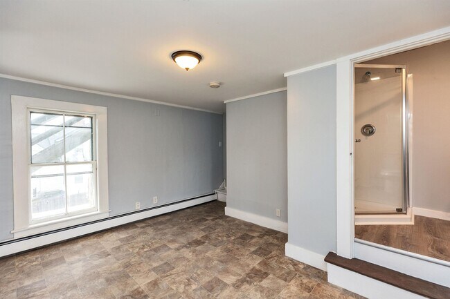 Building Photo - 27 School St