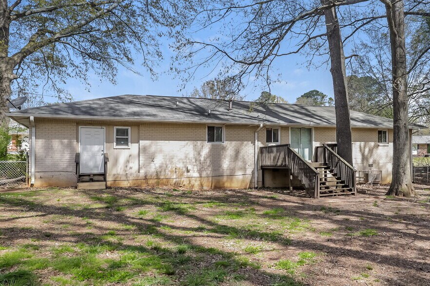 Building Photo - 369 Windemere Way