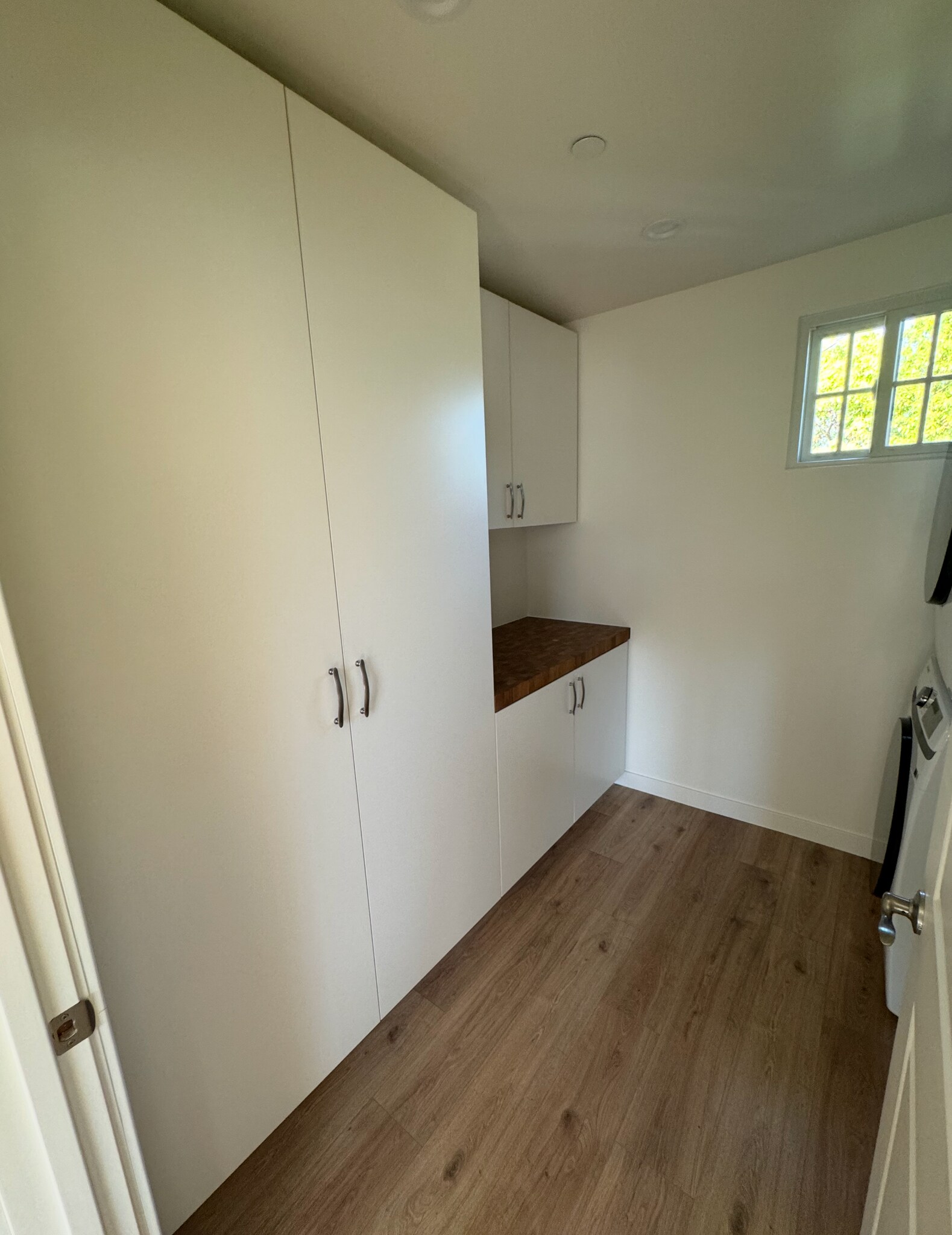 Building Photo - 230 W Cedar Ave