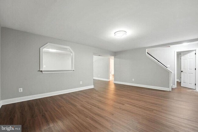 Building Photo - 11109 Ravine Dr