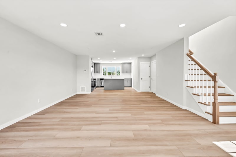 Building Photo - 670 E Main St