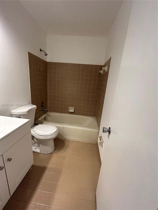 Building Photo - 6857 SW 36th Ct