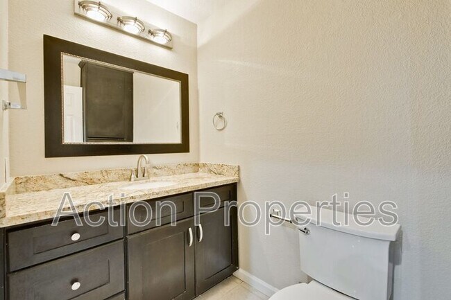 Building Photo - 3041 Kaiser Dr