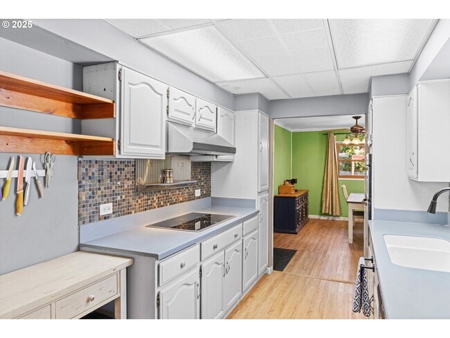 Building Photo - Quarter Acre Comfort