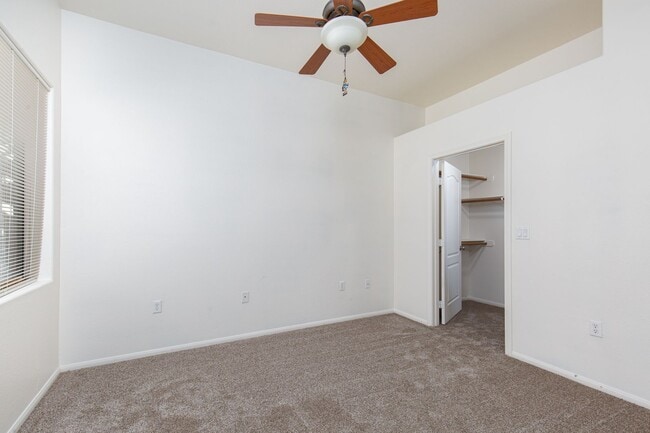 Building Photo - 1st floor unit with garage in gated Hender...