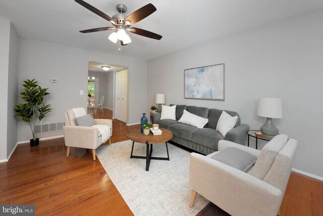 Building Photo - 1025 Commanders Way N