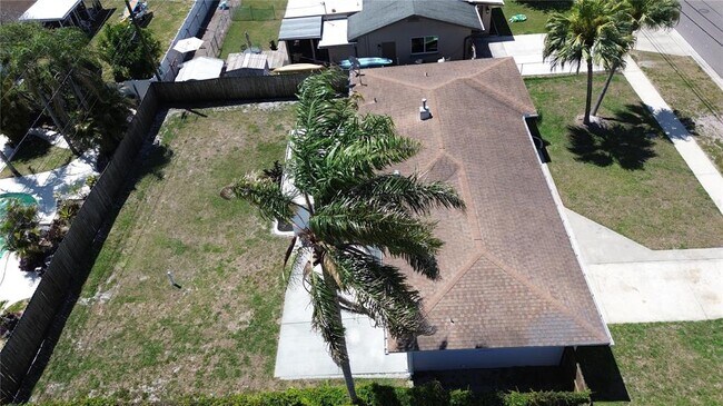 Building Photo - 15573 Bedford Cir E