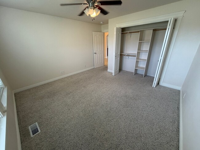 Building Photo - 435 NE Greystone Loop