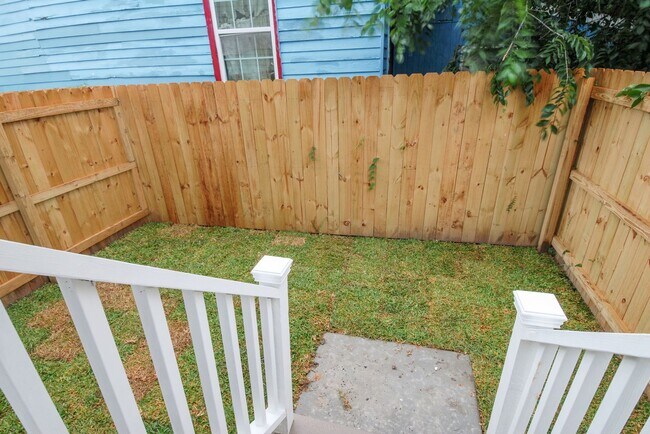 Building Photo - Newly renovated 2BD/2.5BA with off street parking and private yard.