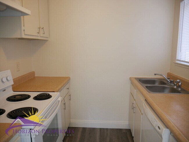 Building Photo - 1522 Los Robles Blvd