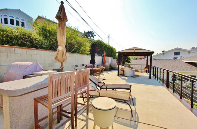 Building Photo - 7328 VISTA DEL MAR Ln