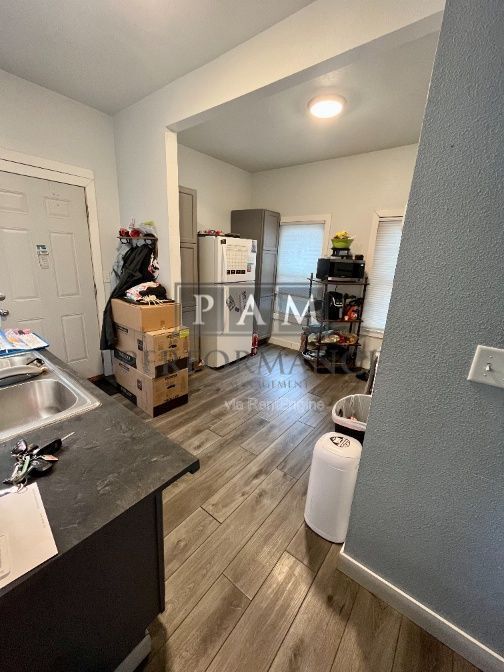 Building Photo - 3727 E Squire Ave