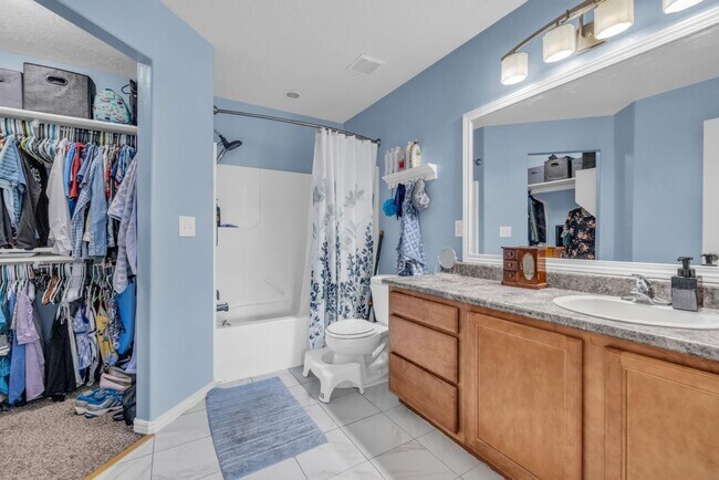 Building Photo - 1503 N August Dr