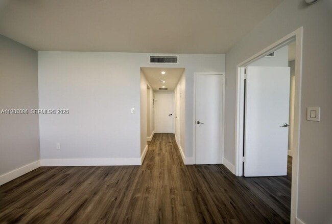 Building Photo - 2899 Collins Ave