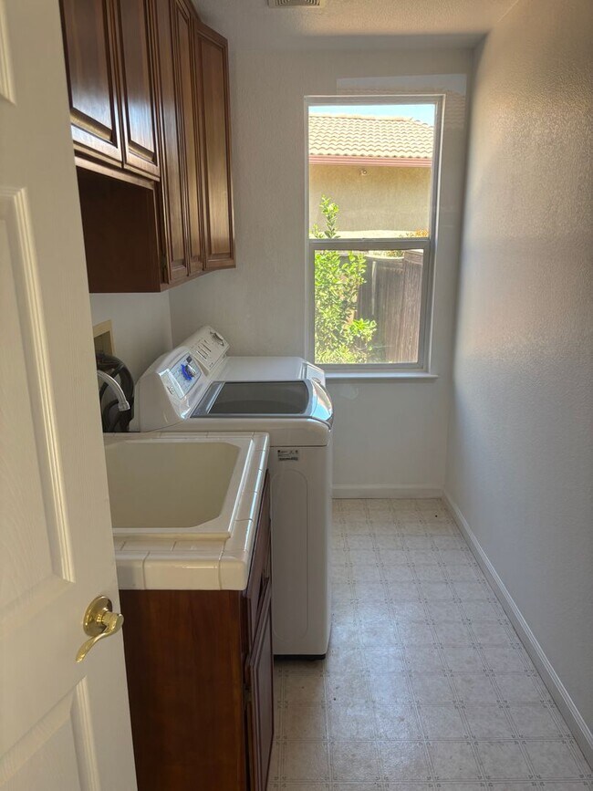 Building Photo - Breath-Taking Natomas 4/3 (Exclusive Private Community) - Golf Course!