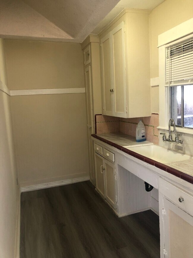 Building Photo - 1380 Gaviota