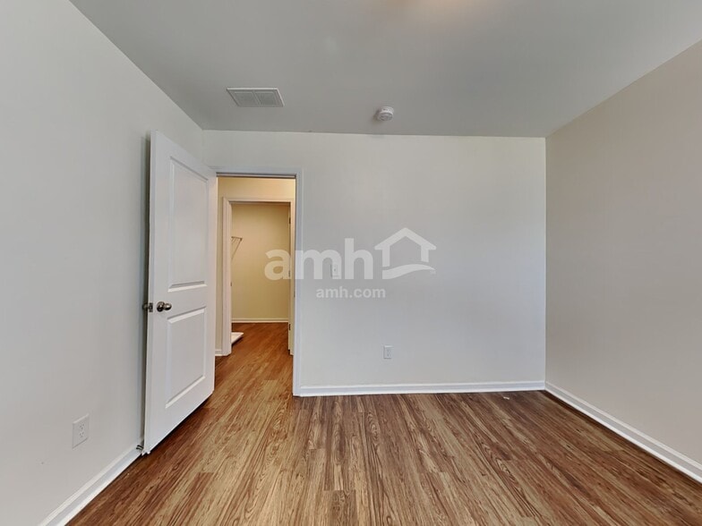 Building Photo - 136 Orion Way