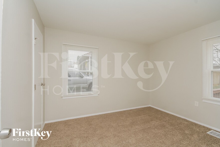 Building Photo - 639 N Martha St