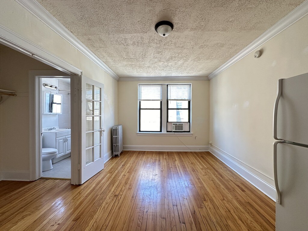 Building Photo - 2737 N Spaulding Ave