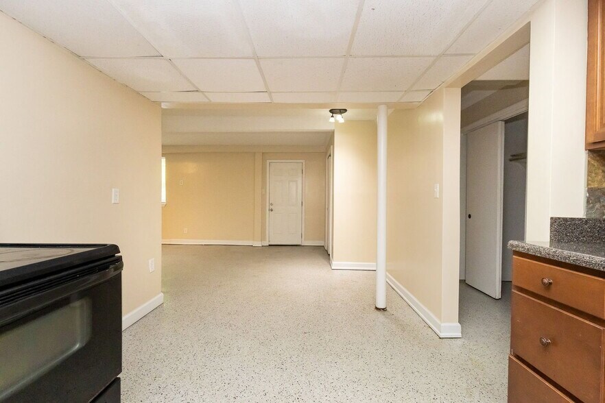 Building Photo - 1309 Labrea Dr
