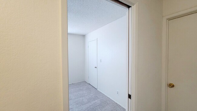 Building Photo - 5245 Child Ct