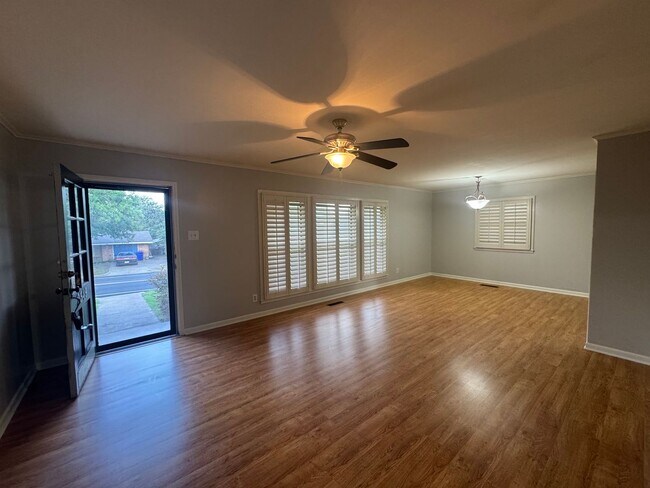 Building Photo - 2349 Mt Carmel Dr