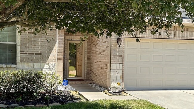 Building Photo - 15110 Sierra Ridge Dr