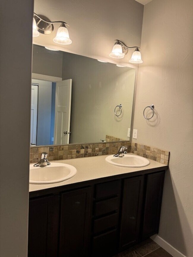 Building Photo - Stunning home in Norton Ranch