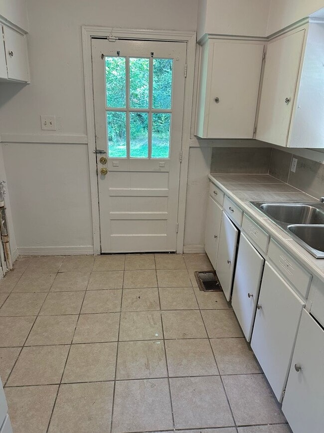 Building Photo - 405 Meadow Moss Rd