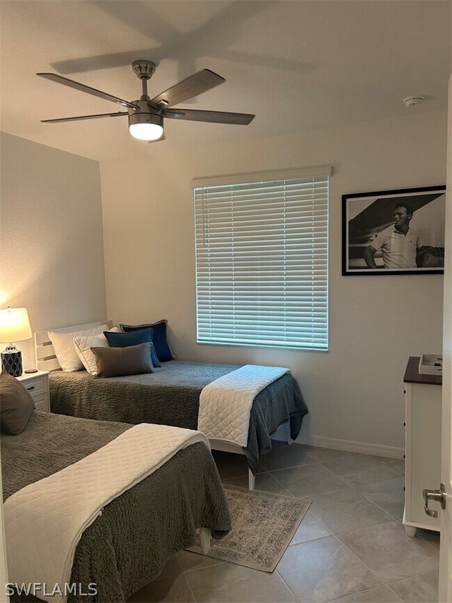 Building Photo - 15375 Grn Acrs Ave