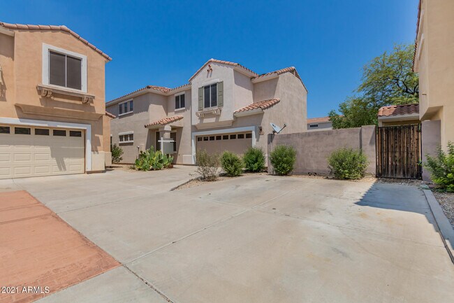 Building Photo - 204 W Mountain Sage Dr