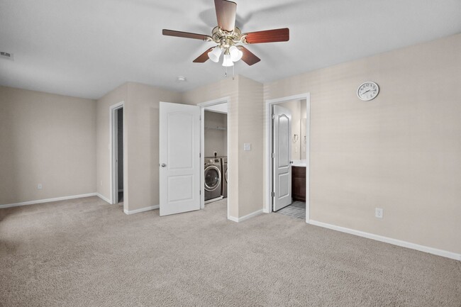 Building Photo - Beautiful Townhome for Rent in Virginia Beach With Free Internet!