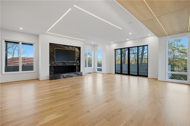 Building Photo - 1033 Reeder Cir NE