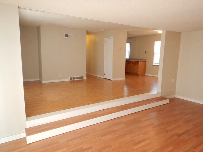 Building Photo - 3 Bed, 1 Bath House Near Heart of Prinevil...