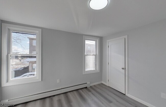 Building Photo - 130 1st St