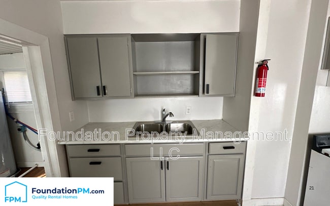 Building Photo - 2569 Henderson St