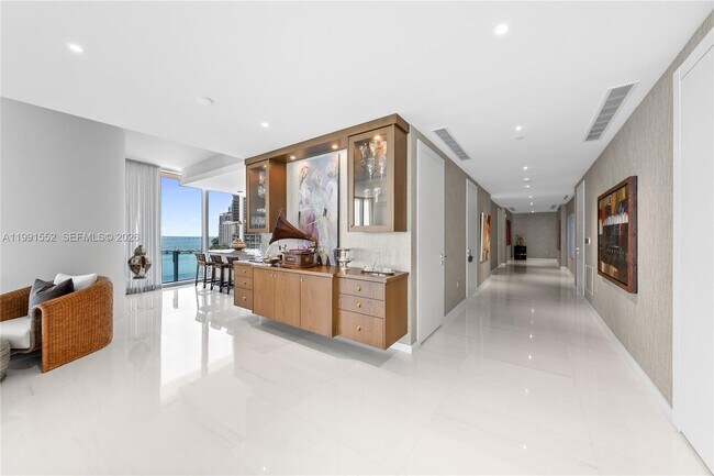 Building Photo - 300 Biscayne Blvd Way