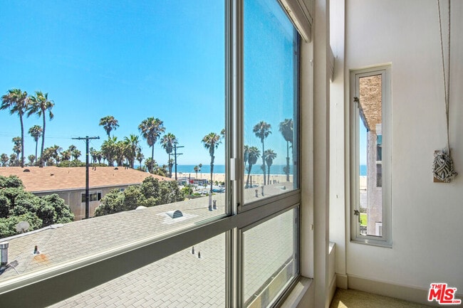 Building Photo - 2221 Ocean Ave