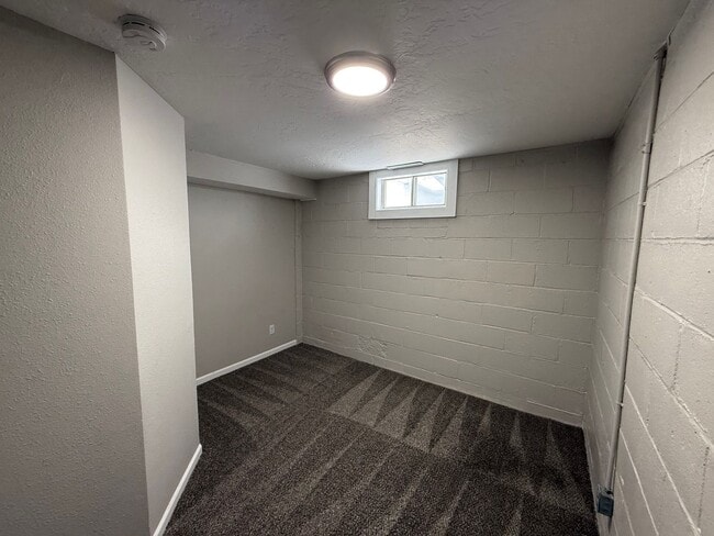 Building Photo - 3 Bedroom Home