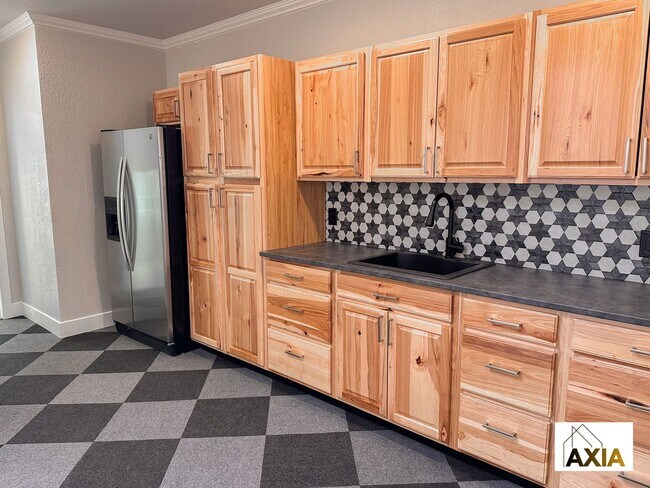 Building Photo - Modern 4BD/3BA Dream Home!