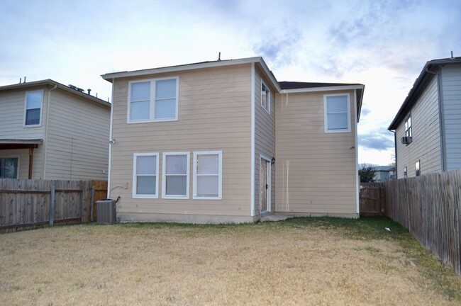 Building Photo - Beautiful remodeled 4 bedroom 2.5 ready to...