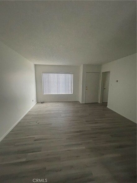 Building Photo - 151 E 95th St