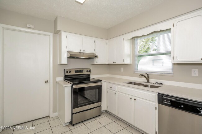 Building Photo - 1055 Grove Park Dr S