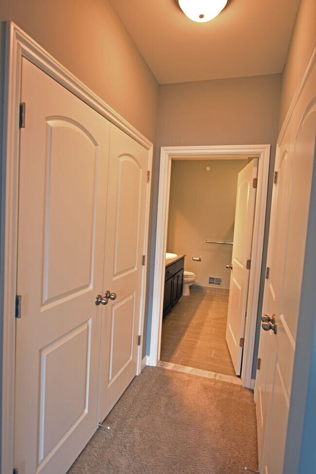 Building Photo - Shelby Township - 3 Bedroom, 2 Bath, End-Unit condo style w/Att Garage