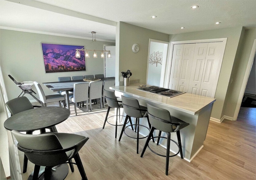 Building Photo - 10499 S Carnation Dr