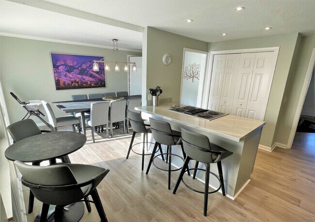 Building Photo - 10499 S Carnation Dr